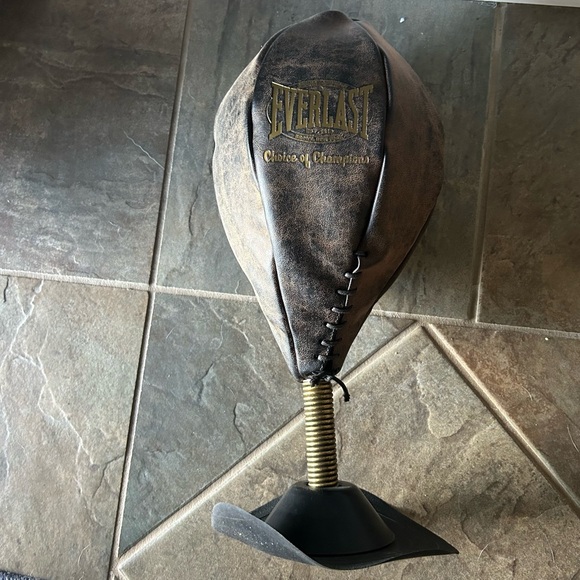 Everlast Restoration Hardware Desktop Speed Bag Genuine Leather With Base! - Picture 2 of 14